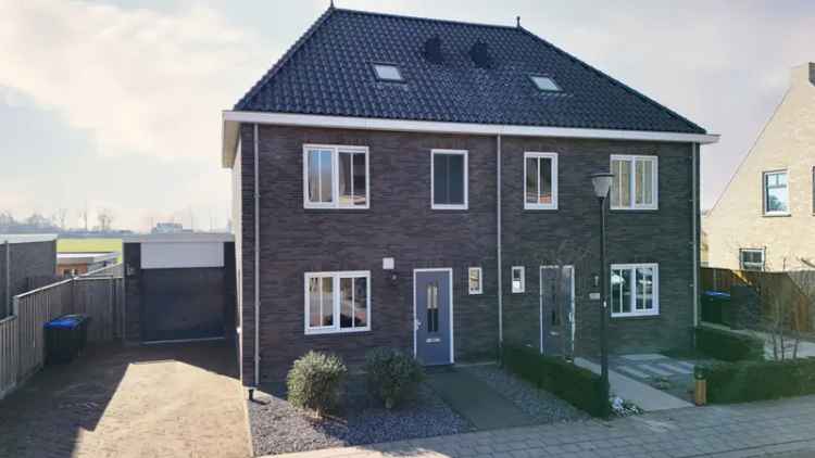 Huis Te Koop , 54, De Redoute, Stad aan 't Haringvliet, Zuid-Holland