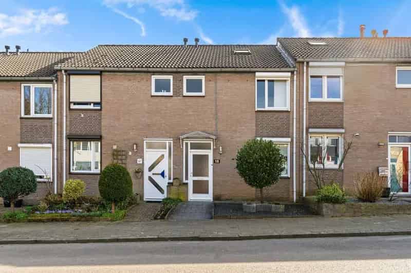 Tussenwoning Kerkrade 3 slaapkamers moderne keuken tuin
