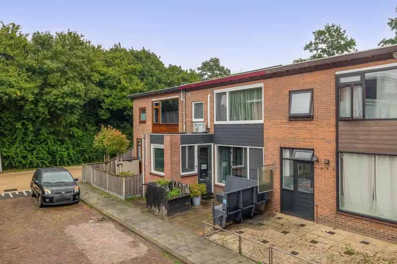 Lichtrijke woning met serre nabij centrum