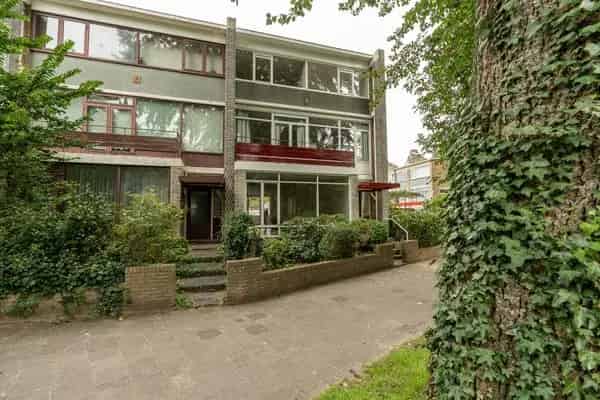 Ruime Hoekwoning 6 Slaapkamers Nabij ISH Den Haag