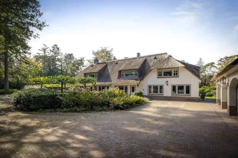 Luxe Landhuis te Koop in Epe met Zwembad en Bouwkavel