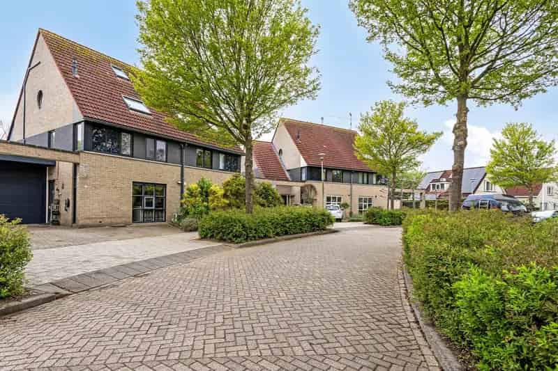 Zeer ruime 2-onder-1-kap woning Horsterveld