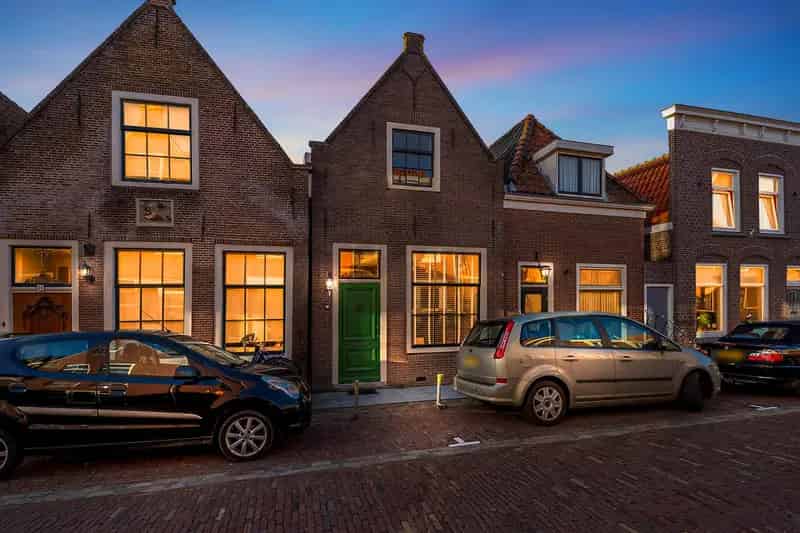 Geringeerd huis Monnickendam Centrum Tuin West Modern
