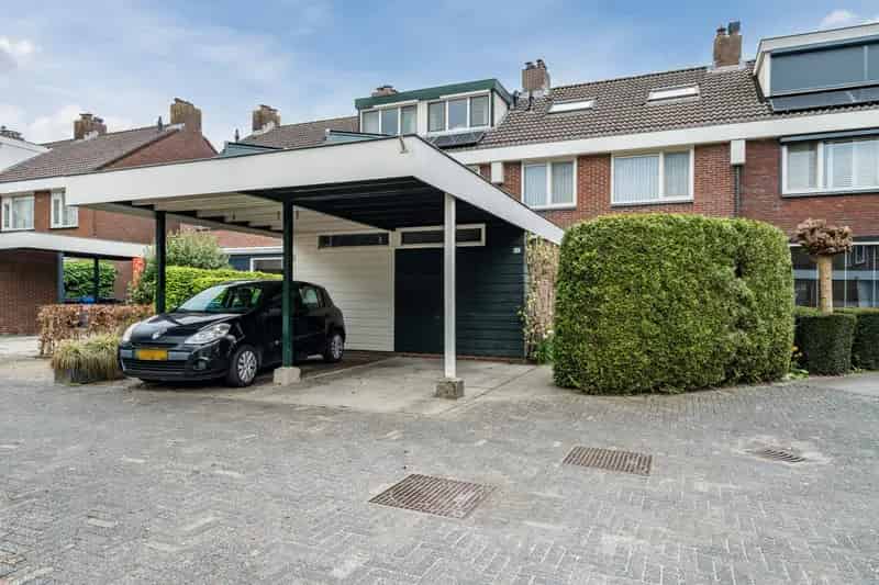 Ruime 4 Slaapkamer Tussenwoning Harmelen