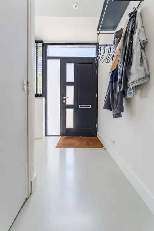 Aan het water gelegen woning te Leimuiden met aanlegsteiger