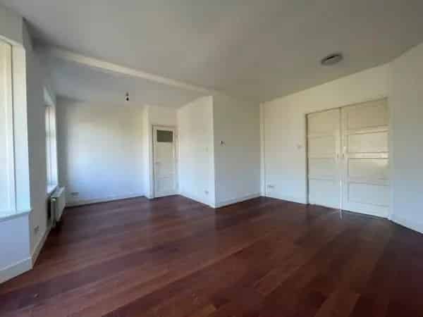 Ruime 2 Slaapkamer Woning Rivierenbuurt Zonnig Balkon