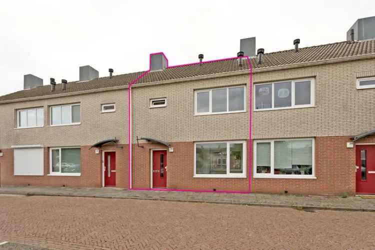 Huis Te Huur in 30, Cornelis Oomestraat, Raamsdonk, Noord-Brabant