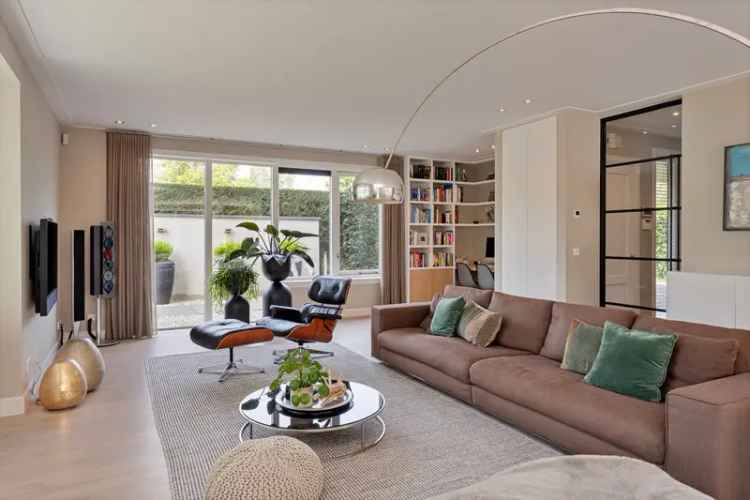 Huis te koop Katwijk: Luxe villa aan vaarwater met eigen haven