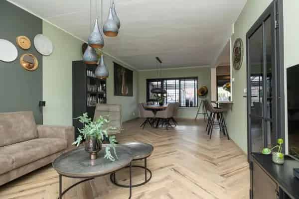 Instapklare Hoekwoning Kindvriendelijke Wijk Gerenoveerd