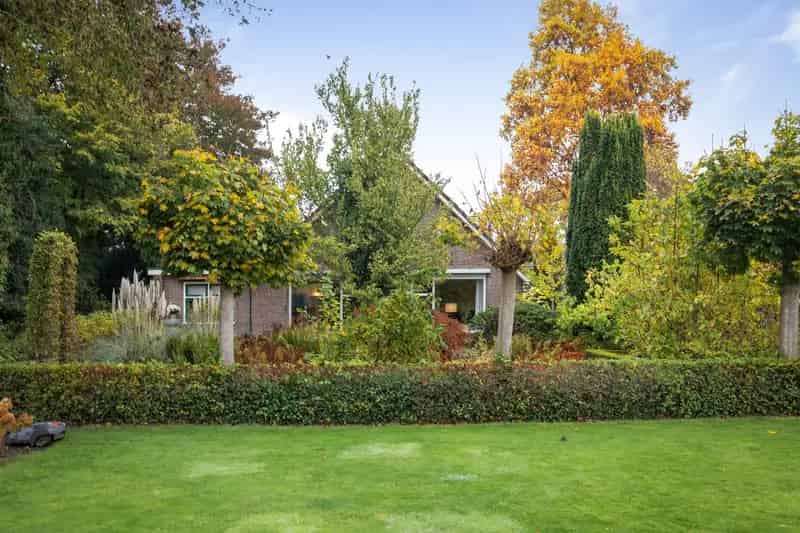 Vrijstaande woning Twello 2 wooneenheden 1690m2 te moderniseren