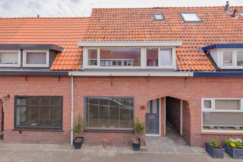 Huis te koop IJmuiden: Ruime gezinswoning met diepe tuin
