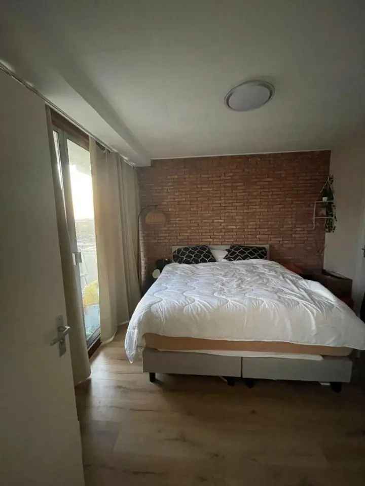 Room + private balcony for short-term in Amsterdam