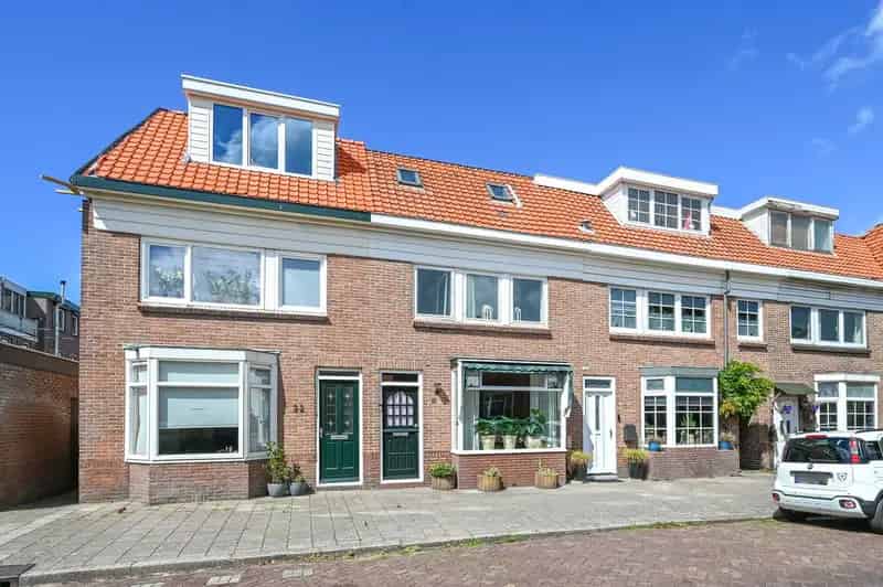 Huis te koop IJmuiden 5 slaapkamers diepe tuin moderne keuken