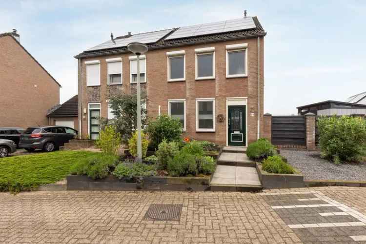 Huis Te Koop , 15, Zwaluwhof, Elsloo, Limburg