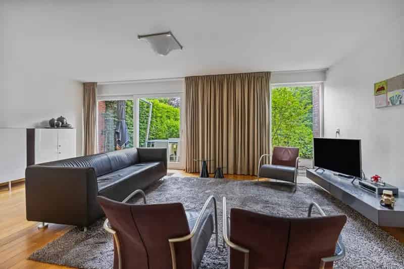Huis te koop: 4 Slaapkamers, Dakterras, Royale Tuin