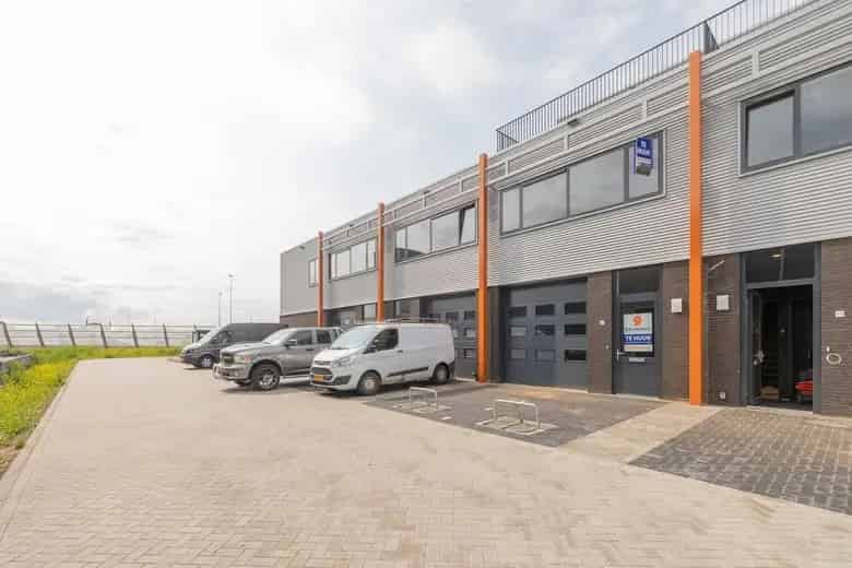 155 m2 Bedrijfsruimte te Huur Roelofarendsveen