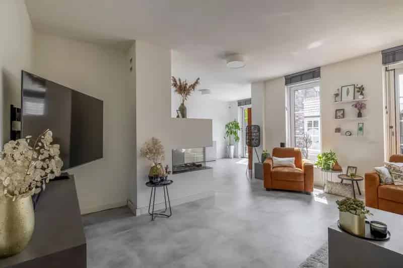 Ruime 7-kamer woning Pijnacker 2 badkamers 25 zonnepanelen
