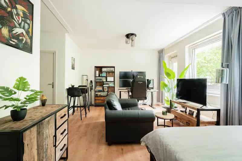 Studio te koop Buitenveldert moderne keuken nabij winkels OV