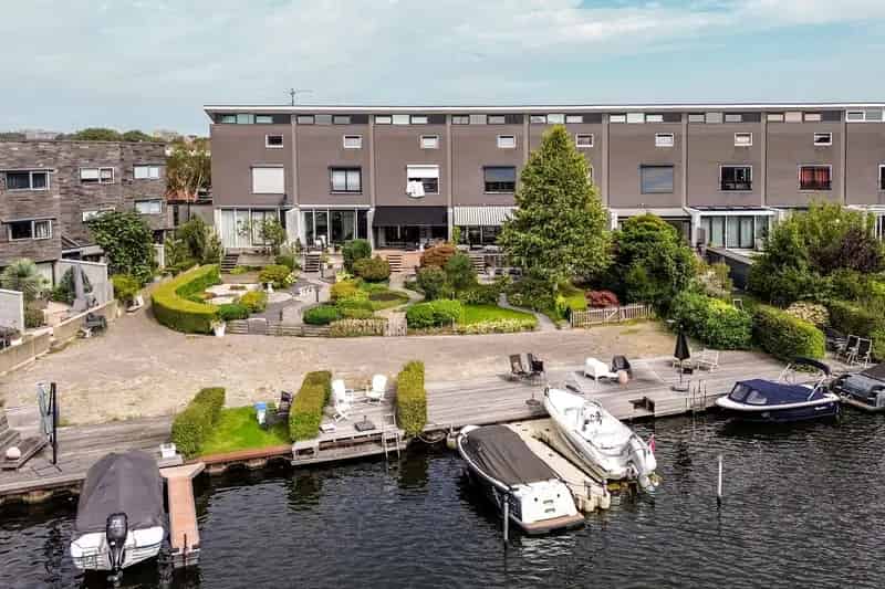 Huis te koop Zaandam: Luxe gezinswoning aan het water