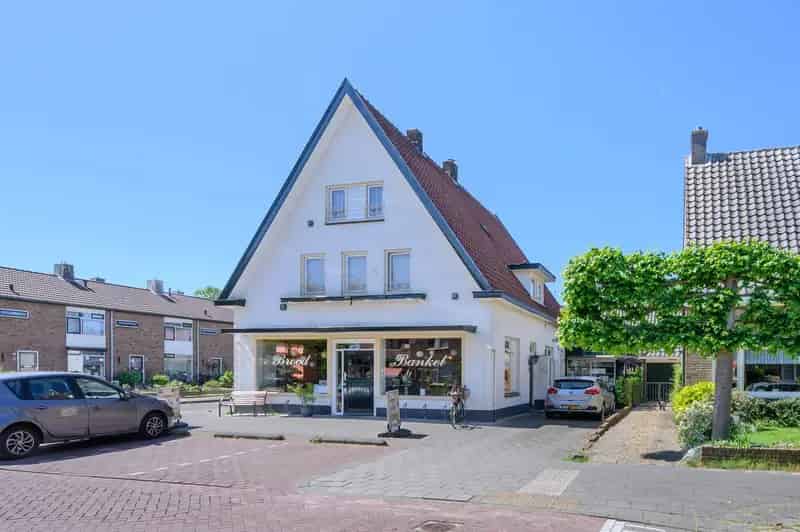 Winkelpand met Bovenwoning te Dieren
