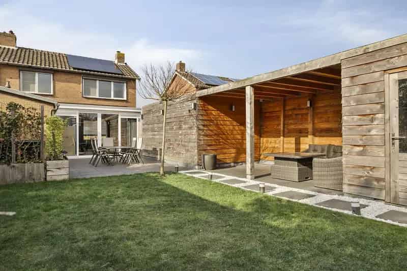 Gerenoveerde Tweekapper Sint Jansteen 3 slaapkamers Tuin Zonnepanelen