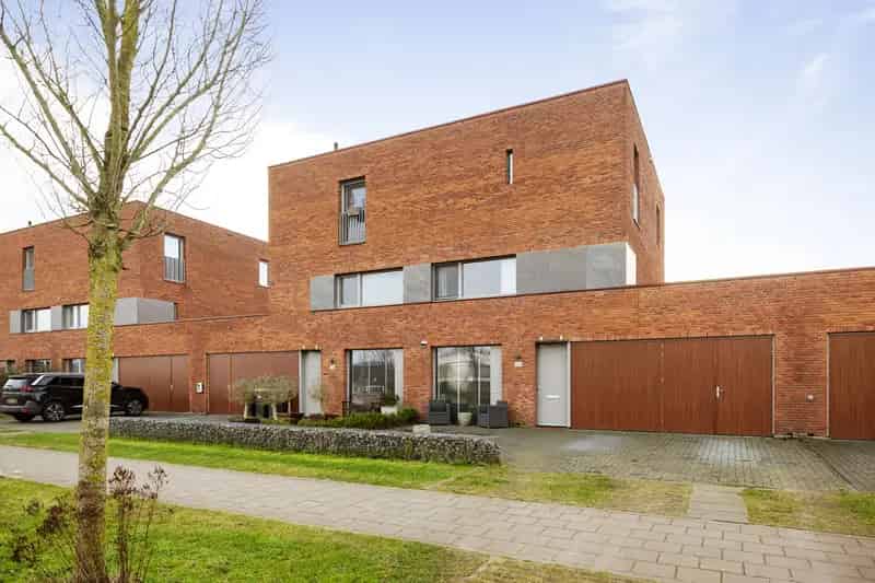 Huis te koop Apeldoorn: Ruime 6 Slaapkamers, Luxe Keuken, Grote Tuin