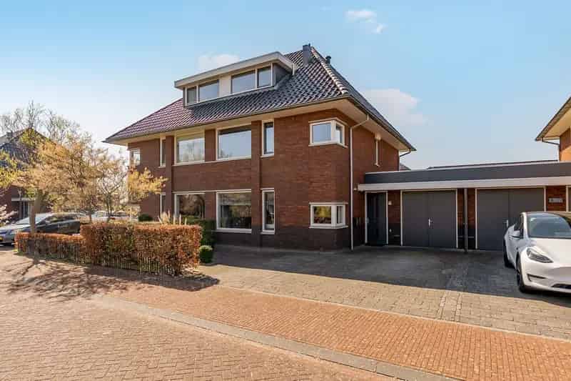 Jaren 30 woning te koop Lelystad Ruime 181m2  Garage Tuin
