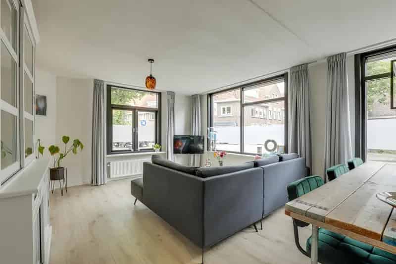 Ruime Benedenwoning Zuilen 2 slaapkamers Tuin Gerenoveerd