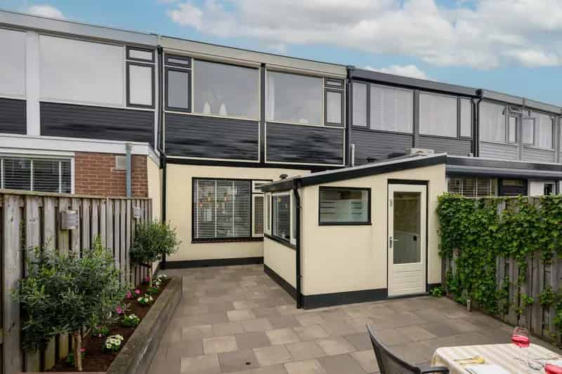Moderne Tussenwoning Monster 3 slaapkamers Nabij Strand