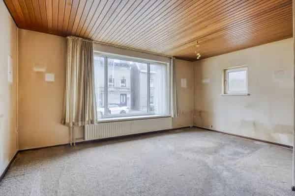 Vrijstaand huis Oud Eijsden te renoveren 3 slaapkamers grote tuin