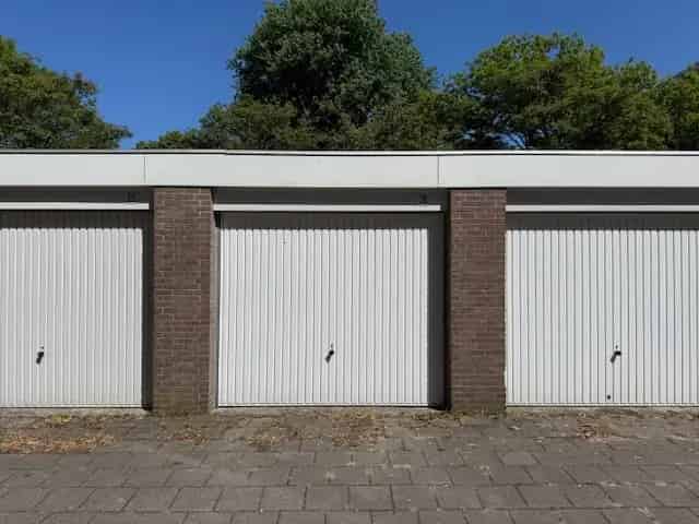 Garage Amsterdam Buitenveldert 17m2  Nabij Openbaar Vervoer