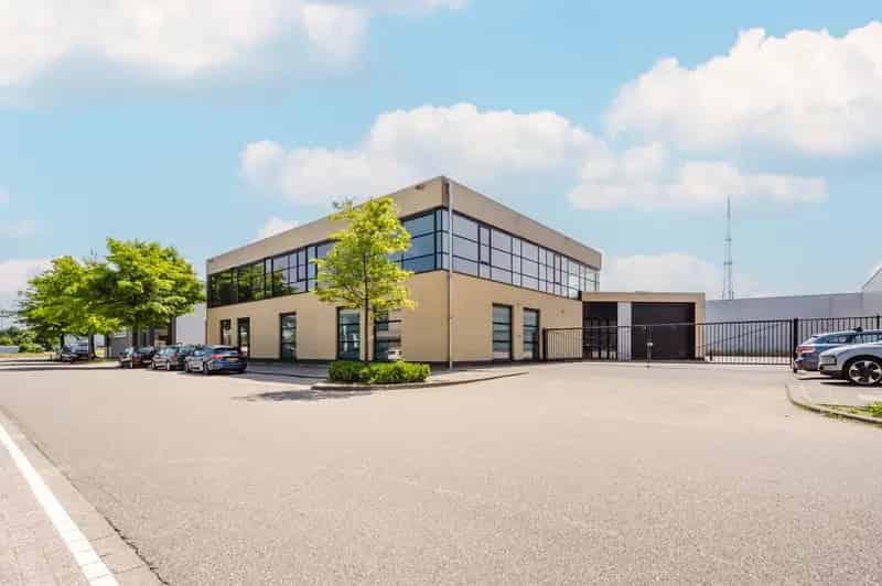 Bedrijfshal Kerkrade te Koop Huur 1691m2 Showroom Kantoor Bedrijfsruimte