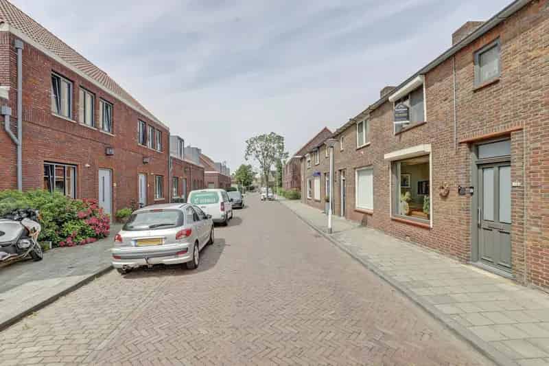 Tussenwoning Bruinisse 3 slaapkamers Jacuzzi Tuin