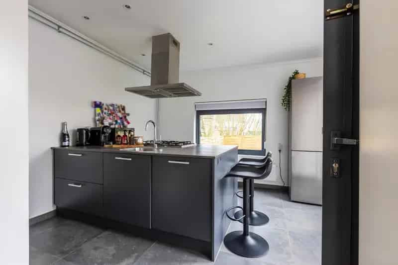 Vrijstaande woning Westdorpe moderne keuken badkamer grote berging