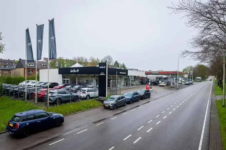 1366m2 Bedrijfsruimte te Huur Kerkrade Showroom Werkplaats Kantoren