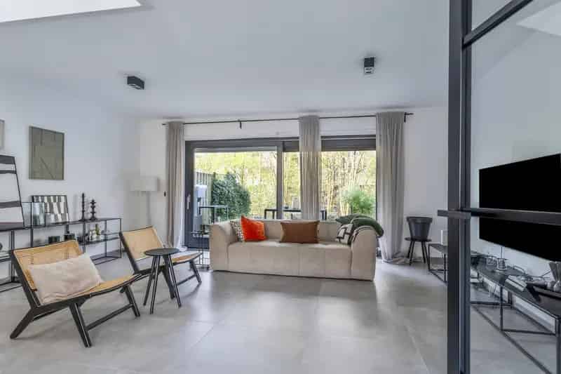 Huis te koop Almere: Ruime 4 slaapkamer woning met moderne keuken