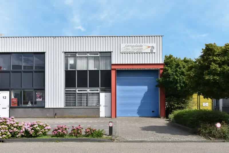 Bedrijfshal Bodegraven 131m² Kantoor Spuitcabine