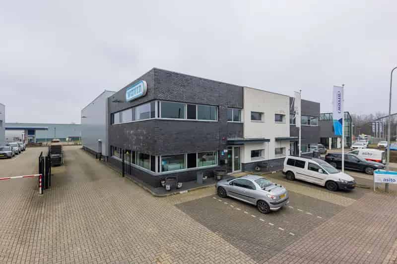 Bedrijfshal te Huur Elsloo - Showroom Kantoor Magazijn Opslag
