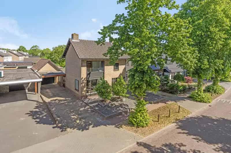 Huis te koop Vinkel: Ruime woning met garage en privacy