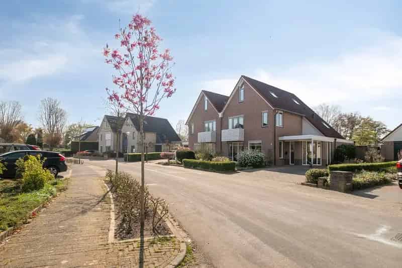 Riante Tweekapper Beuningen 4 slaapkamers Grote Tuin Energielabel A