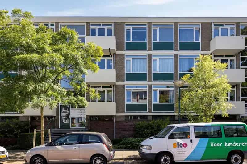 Appartement te koop Oegstgeest: Instapklare woning nabij winkels en scholen