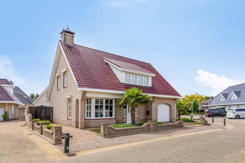 Vrijstaande woning te koop St Willebrord