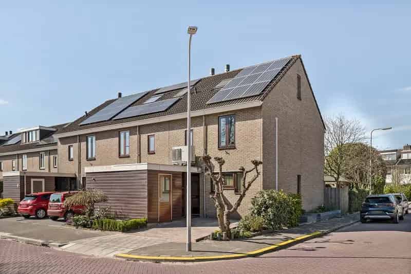 Huis te koop Capelle aan den IJssel: Ruime gezinswoning met energielabel A