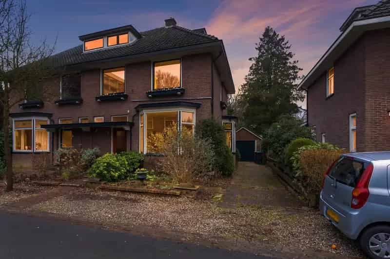 Te Koop: Ruime 6 Slaapkamers Jaren 30 Tweekapper Sprengebos Apeldoorn