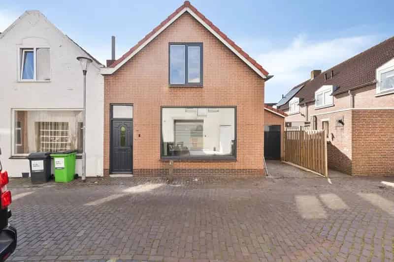 Half vrijstaande woning Terneuzen: Ruime garage, Zuidtuin, 2 slaapkamers