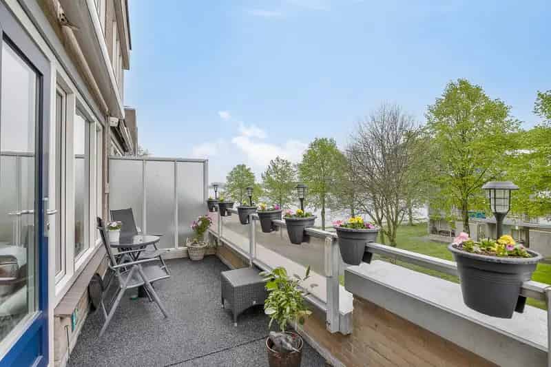 3 Kamer Appartement Almere Stad Nabij NS Station