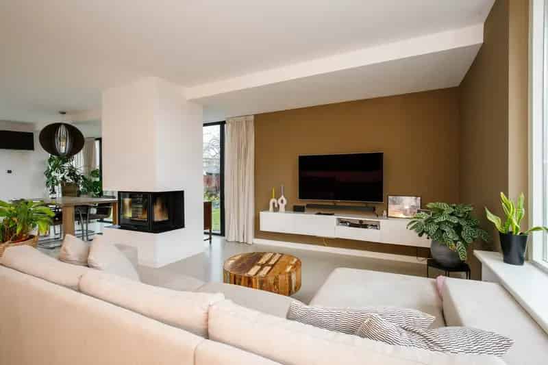 Huis te koop Zevenhuizen: gerenoveerde hoekwoning met garage