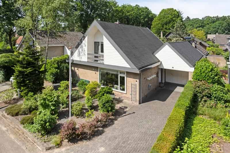 Huis te koop Vaassen: Ruime woning nabij bos en centrum