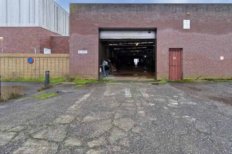 Ruime woning met bedrijfshal nabij Venlo centrum
