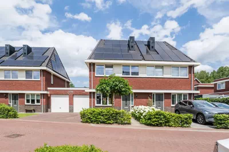 Ruime 4 Slaapkamers 2 Onder 1 Kapwoning Park Centraal
